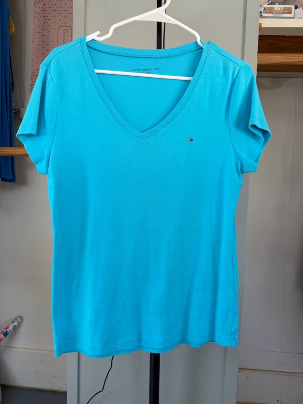 Tommy Hilfiger Women’s V-Neck Tee in Aqua Blue size xl - Picture 2 of 5